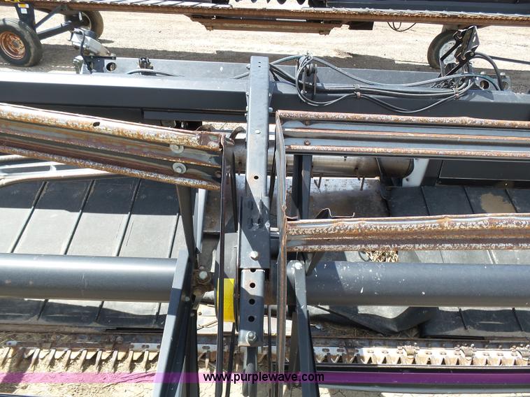 image for item J6142 2005 MacDon 963 draper head