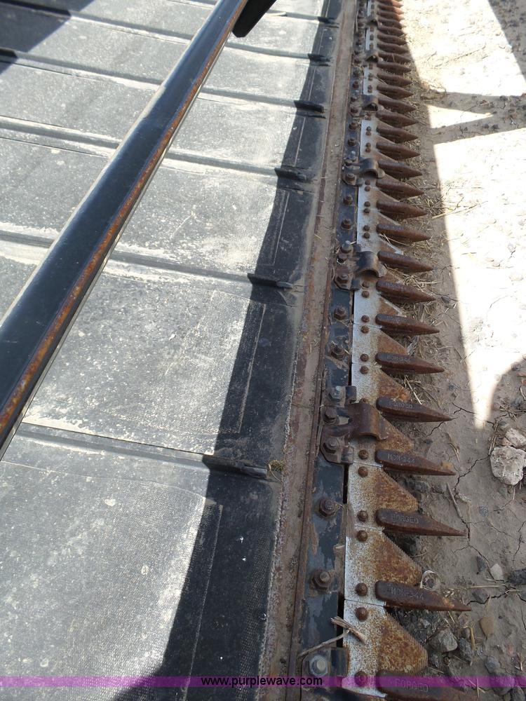 image for item J6142 2005 MacDon 963 draper head