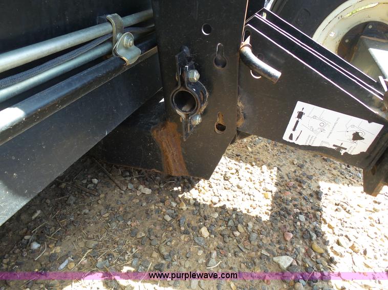 image for item J6142 2005 MacDon 963 draper head