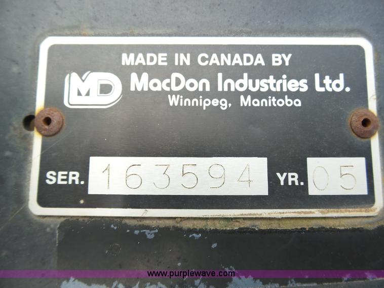 image for item J6142 2005 MacDon 963 draper head