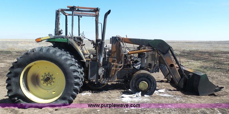 image for item J6147 2002 John Deere 7810 MFWD tractor