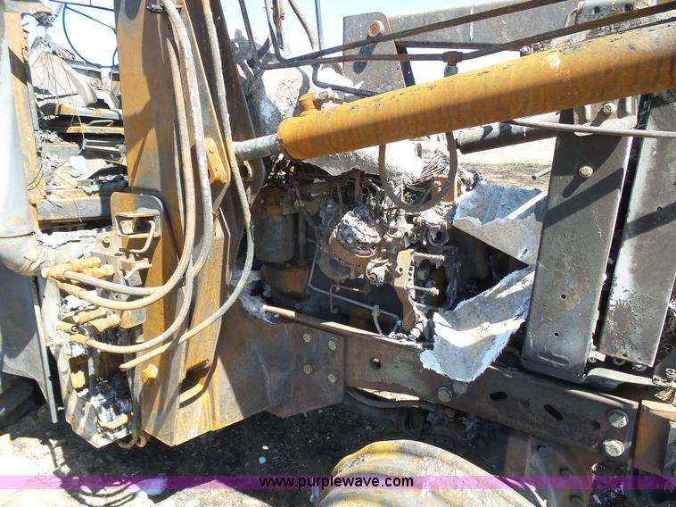 image for item J6147 2002 John Deere 7810 MFWD tractor