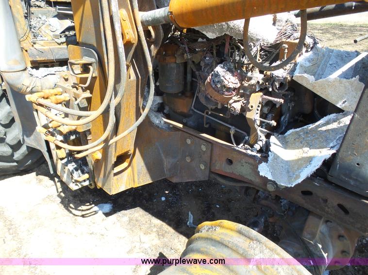 image for item J6147 2002 John Deere 7810 MFWD tractor