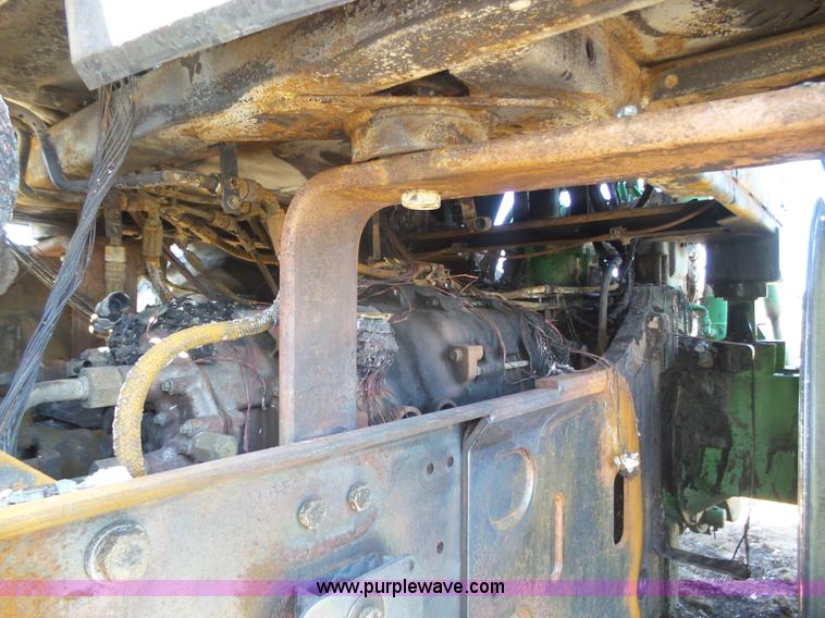 image for item J6147 2002 John Deere 7810 MFWD tractor