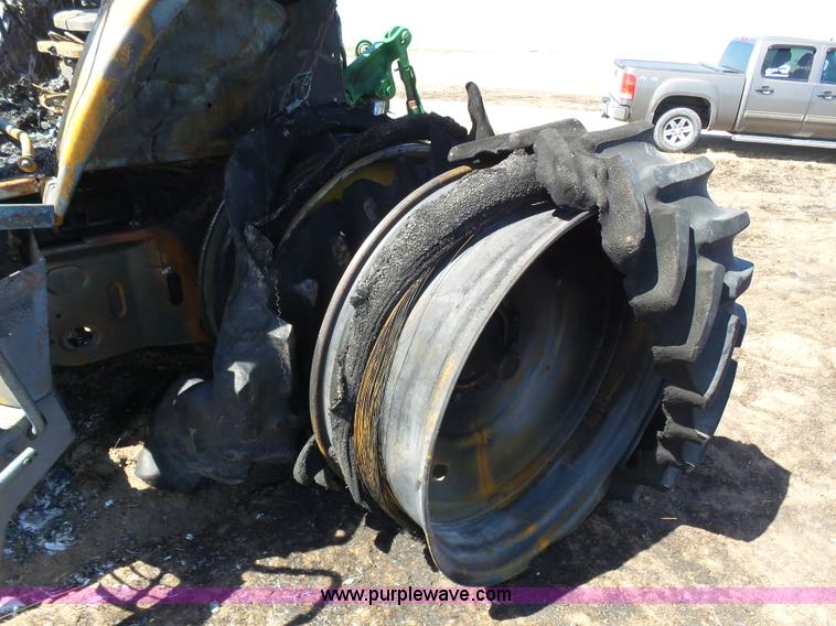 image for item J6147 2002 John Deere 7810 MFWD tractor