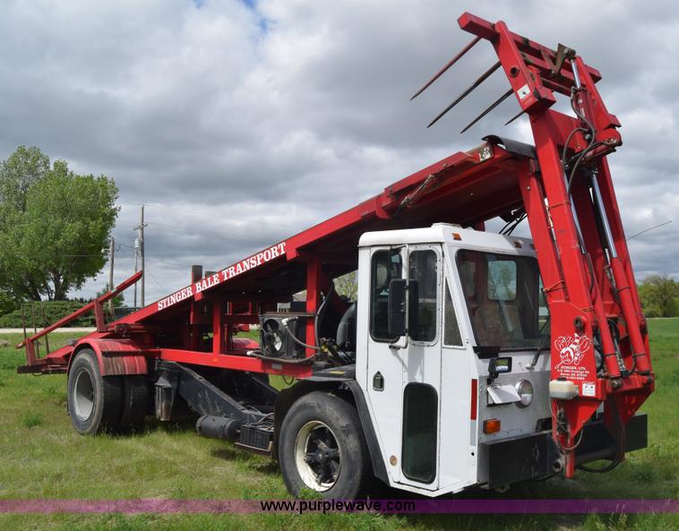 image for item K6732 Stinger 2402 bale transport/stacker