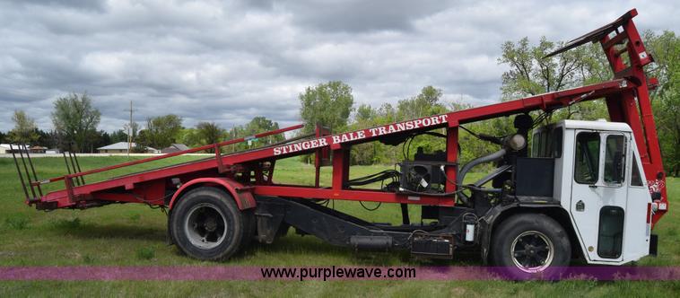 image for item K6732 Stinger 2402 bale transport/stacker