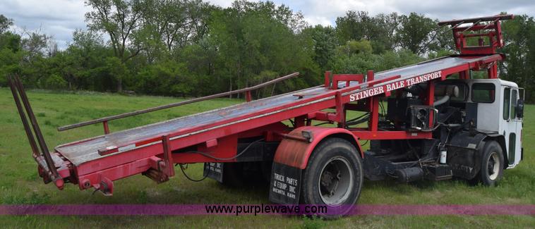 image for item K6732 Stinger 2402 bale transport/stacker
