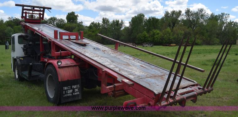 image for item K6732 Stinger 2402 bale transport/stacker