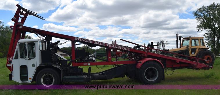 image for item K6732 Stinger 2402 bale transport/stacker