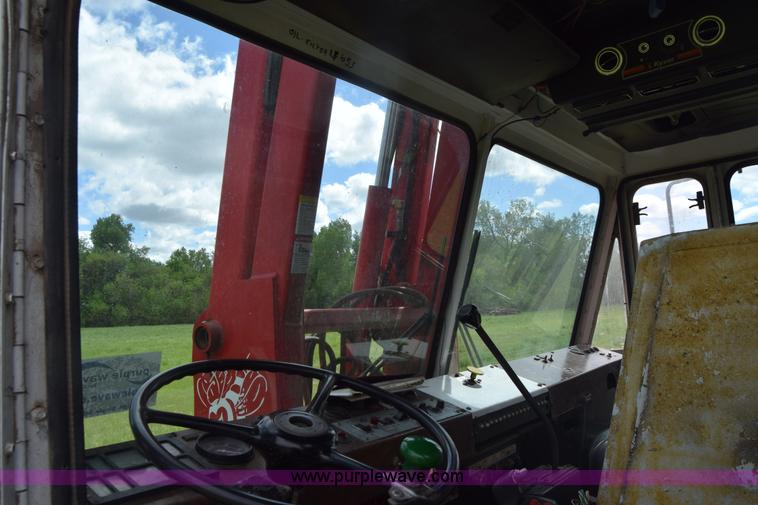 image for item K6732 Stinger 2402 bale transport/stacker