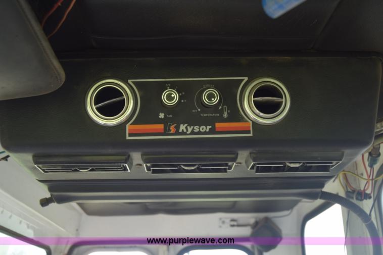 image for item K6732 Stinger 2402 bale transport/stacker