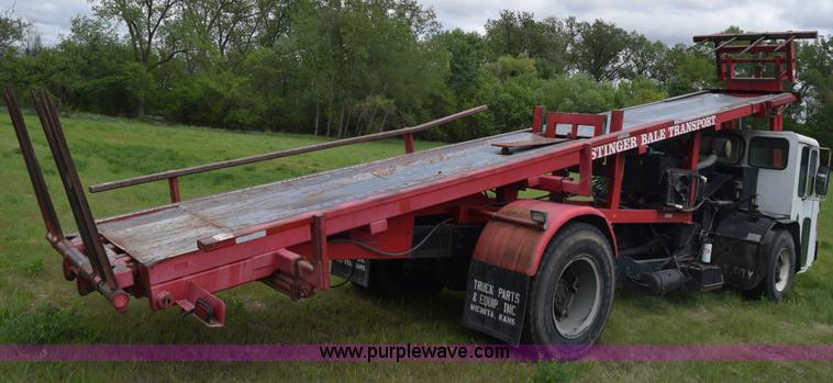 image for item K6732 Stinger 2402 bale transport/stacker
