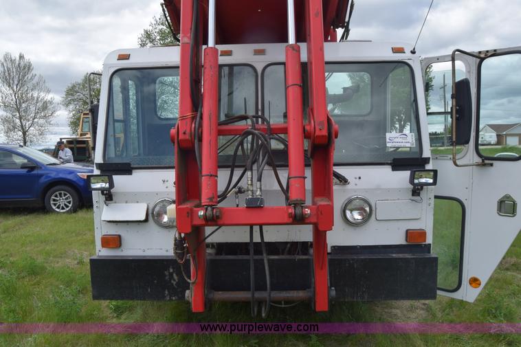 image for item K6732 Stinger 2402 bale transport/stacker