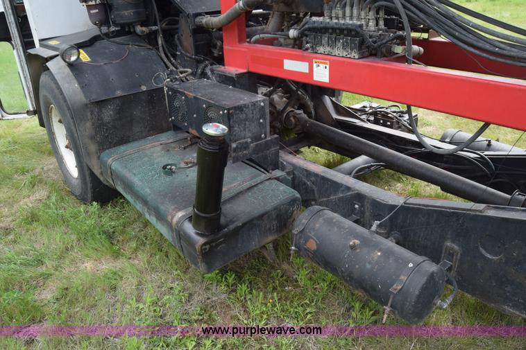 image for item K6732 Stinger 2402 bale transport/stacker