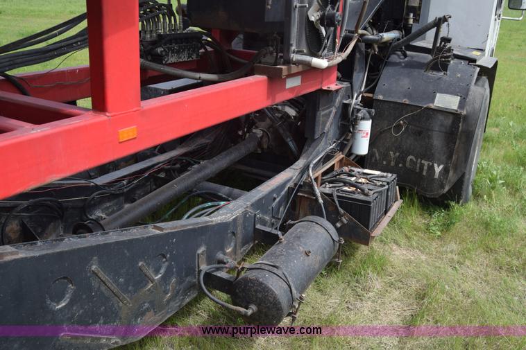 image for item K6732 Stinger 2402 bale transport/stacker