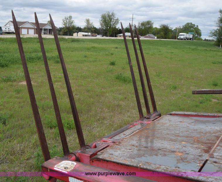 image for item K6732 Stinger 2402 bale transport/stacker