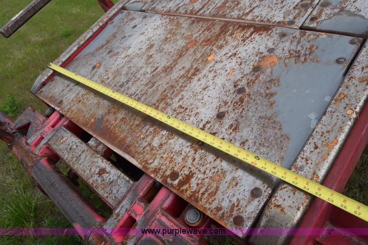 image for item K6732 Stinger 2402 bale transport/stacker