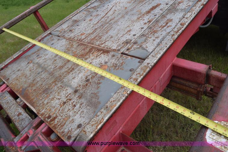 image for item K6732 Stinger 2402 bale transport/stacker