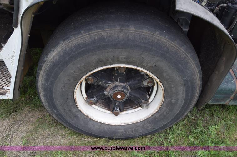 image for item K6732 Stinger 2402 bale transport/stacker