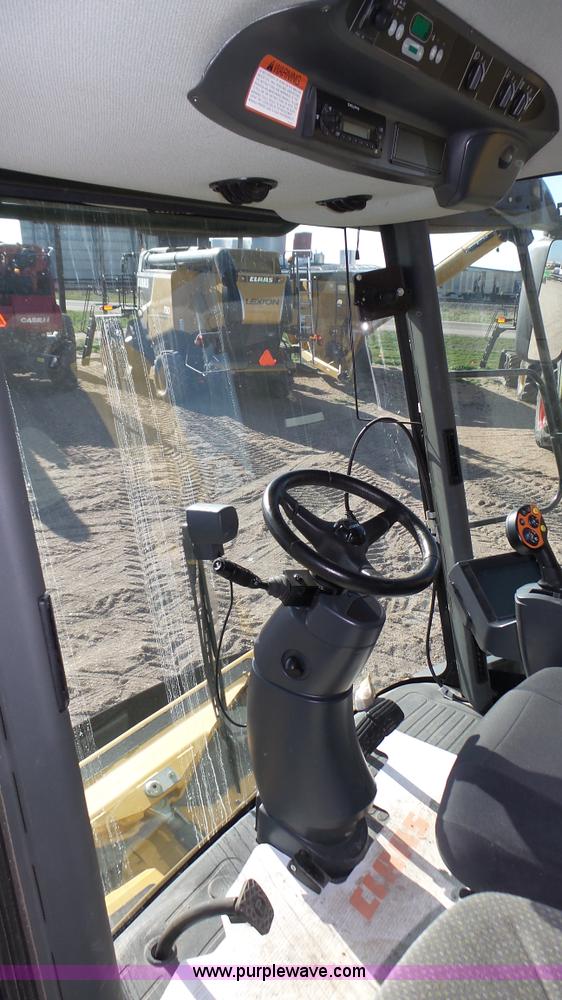 image for item K8255 2009 Claas Lexion 580R Series 578 combine