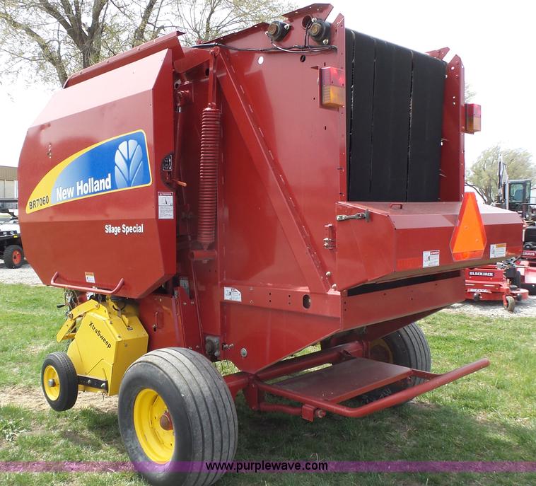 image for item K8270 2008 New Holland BR7060 Silage Special round baler