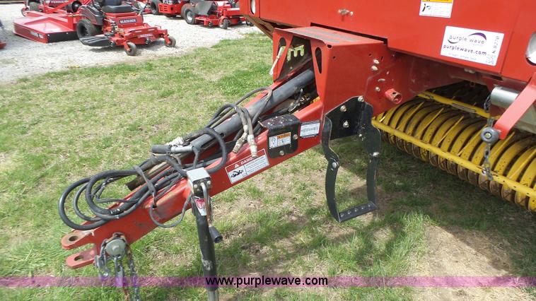 image for item K8270 2008 New Holland BR7060 Silage Special round baler