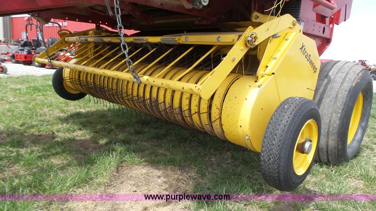 image for item K8270 2008 New Holland BR7060 Silage Special round baler