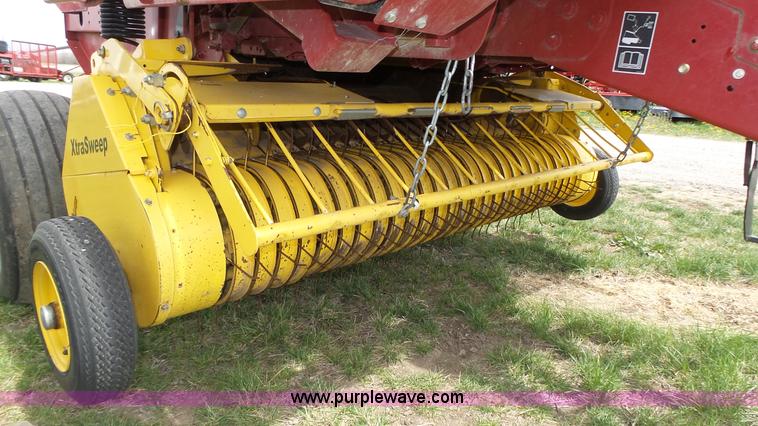 image for item K8270 2008 New Holland BR7060 Silage Special round baler