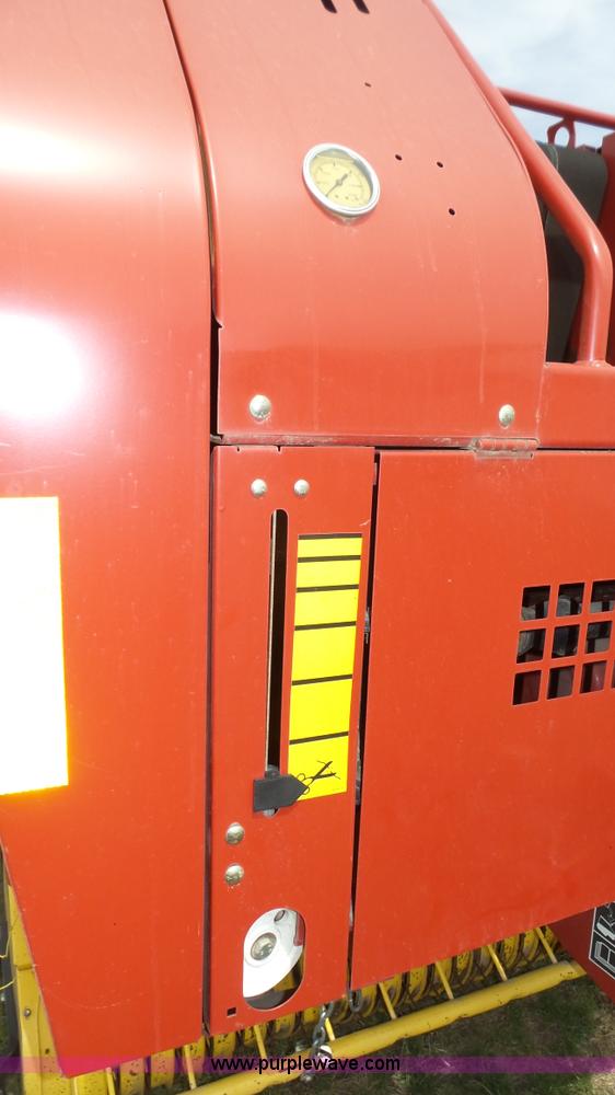 image for item K8270 2008 New Holland BR7060 Silage Special round baler