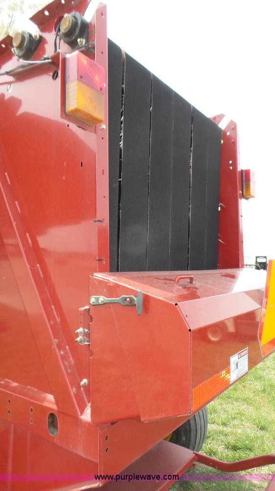 image for item K8270 2008 New Holland BR7060 Silage Special round baler