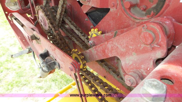 image for item K8270 2008 New Holland BR7060 Silage Special round baler