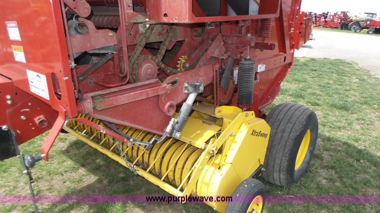 image for item K8270 2008 New Holland BR7060 Silage Special round baler