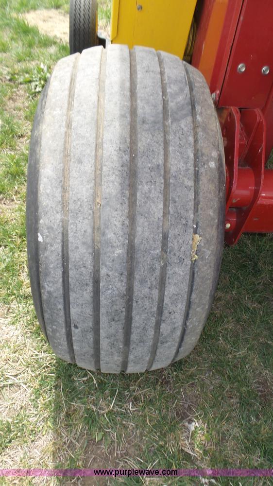 image for item K8270 2008 New Holland BR7060 Silage Special round baler