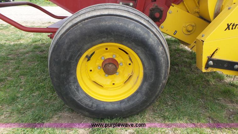 image for item K8270 2008 New Holland BR7060 Silage Special round baler