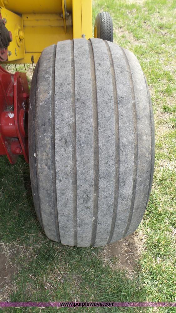 image for item K8270 2008 New Holland BR7060 Silage Special round baler