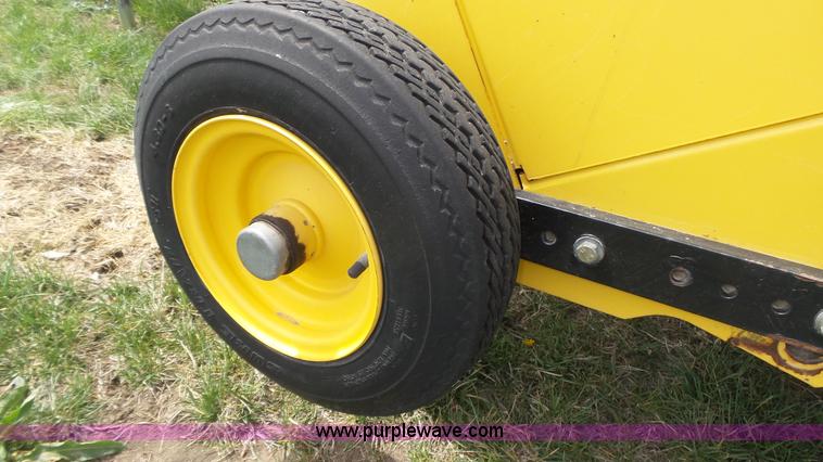 image for item K8270 2008 New Holland BR7060 Silage Special round baler