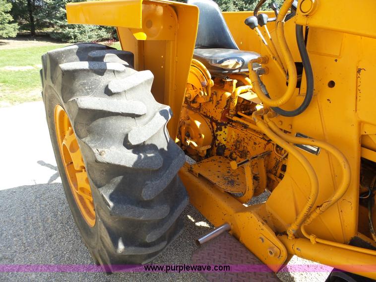 image for item L5698 International 3444 tractor