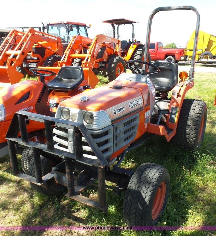 image for item L5806 Kubota B7300 tractor