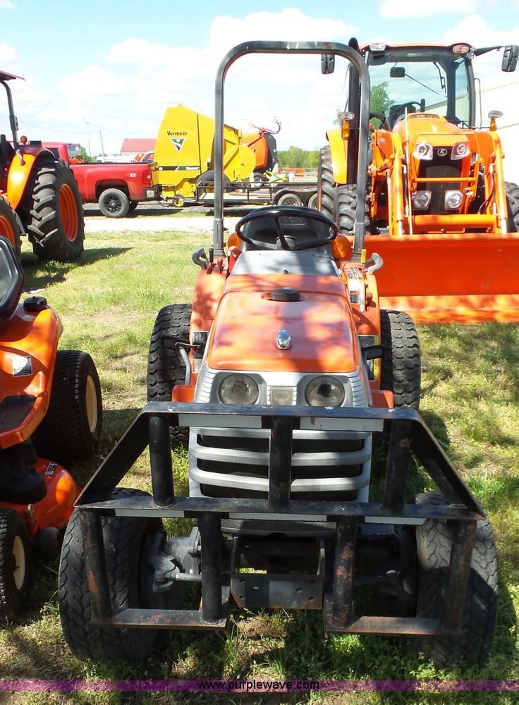 image for item L5806 Kubota B7300 tractor