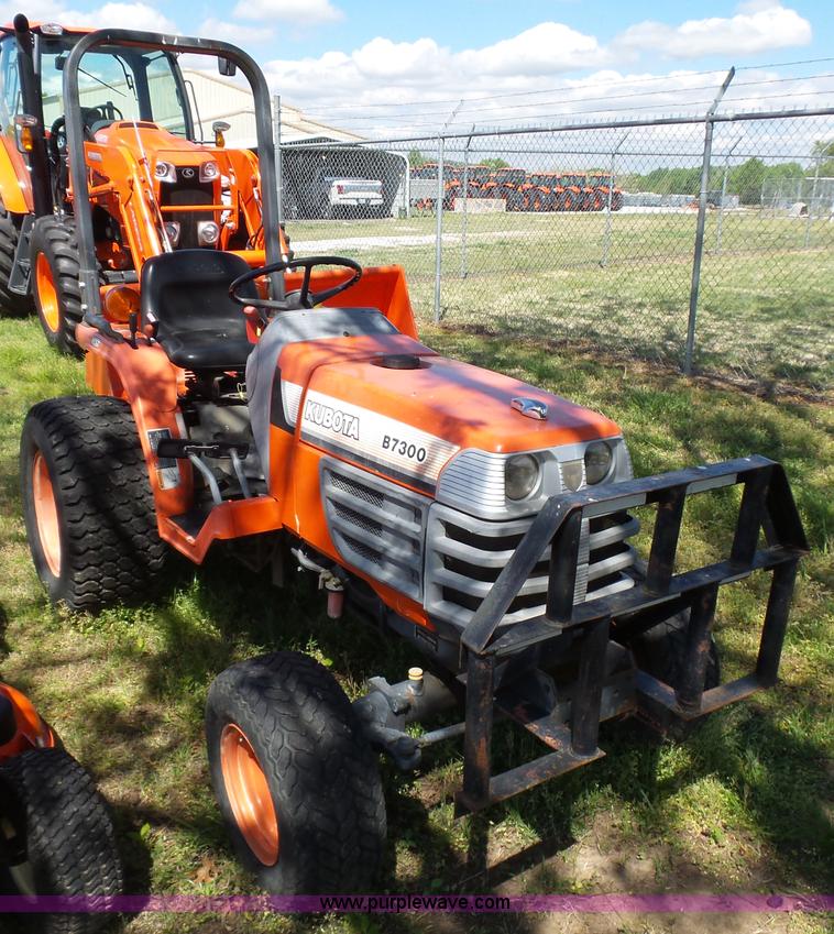image for item L5806 Kubota B7300 tractor