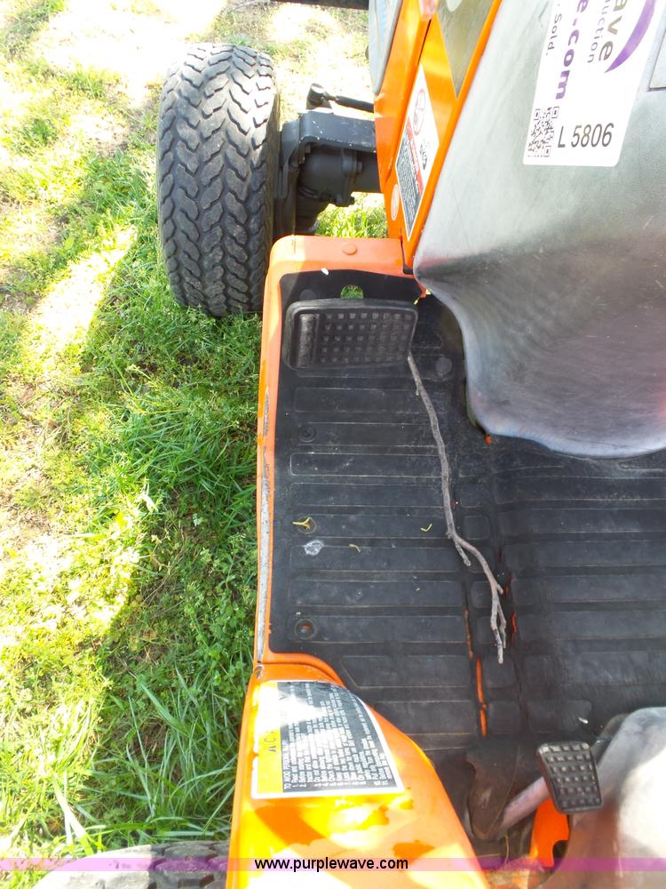image for item L5806 Kubota B7300 tractor