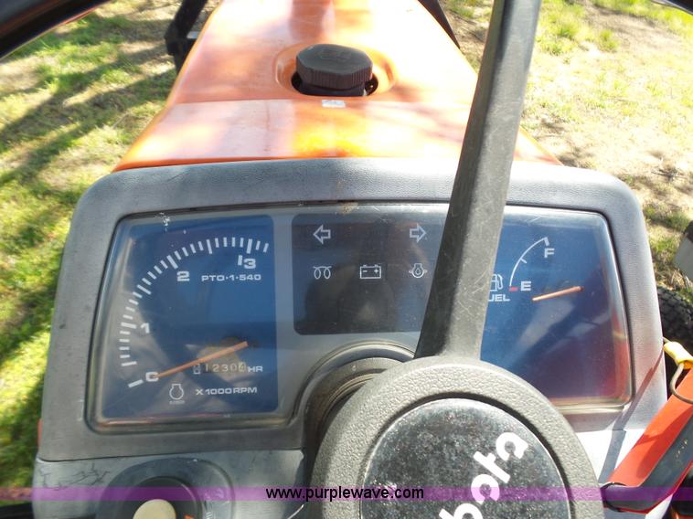 image for item L5806 Kubota B7300 tractor