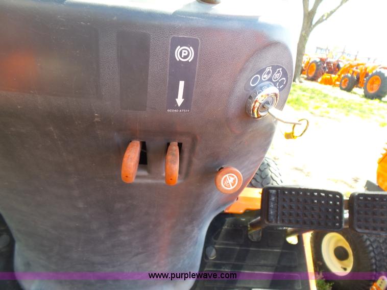 image for item L5806 Kubota B7300 tractor