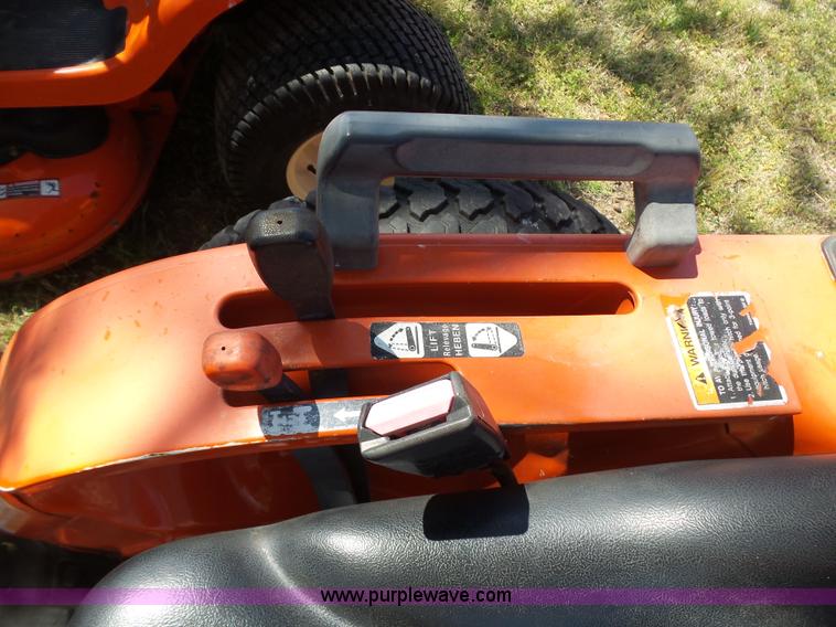 image for item L5806 Kubota B7300 tractor