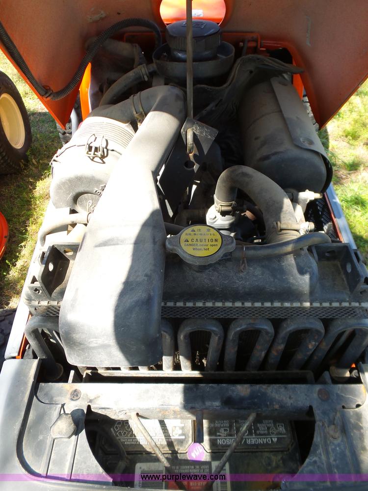 image for item L5806 Kubota B7300 tractor