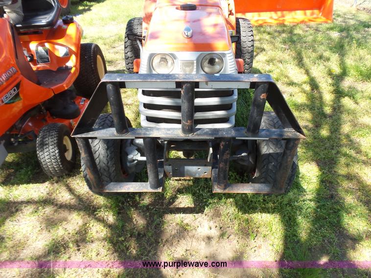 image for item L5806 Kubota B7300 tractor