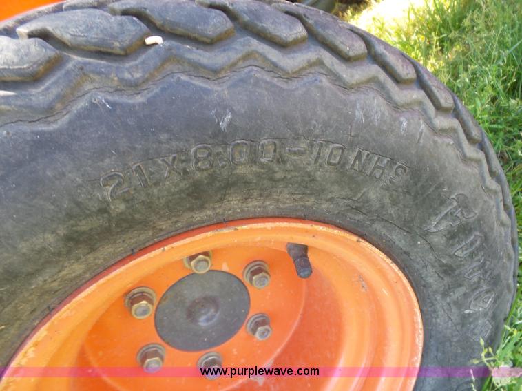 image for item L5806 Kubota B7300 tractor