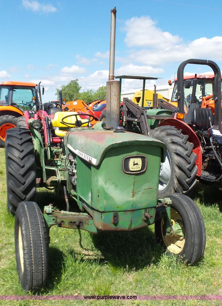 image for item L5807 John Deere 820 tractor