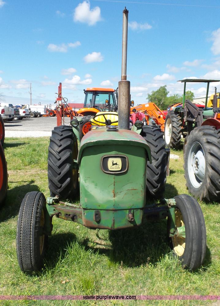 image for item L5807 John Deere 820 tractor